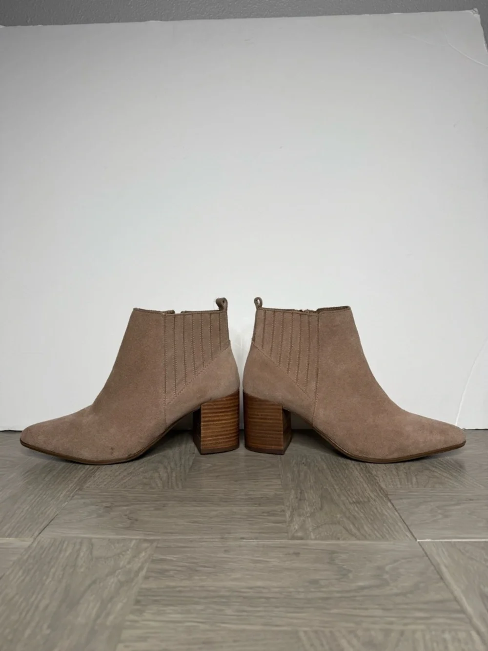 Blondo laureece tan